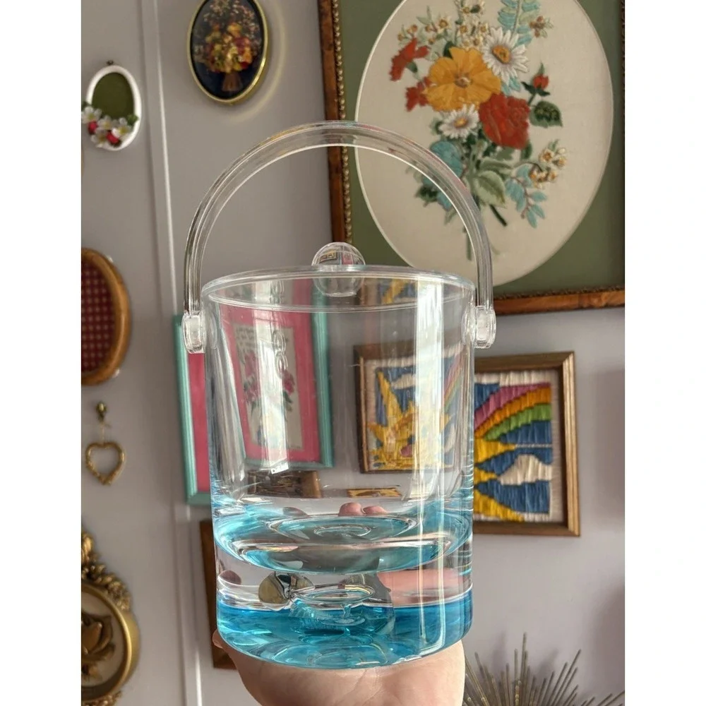N/A gorgous lucite